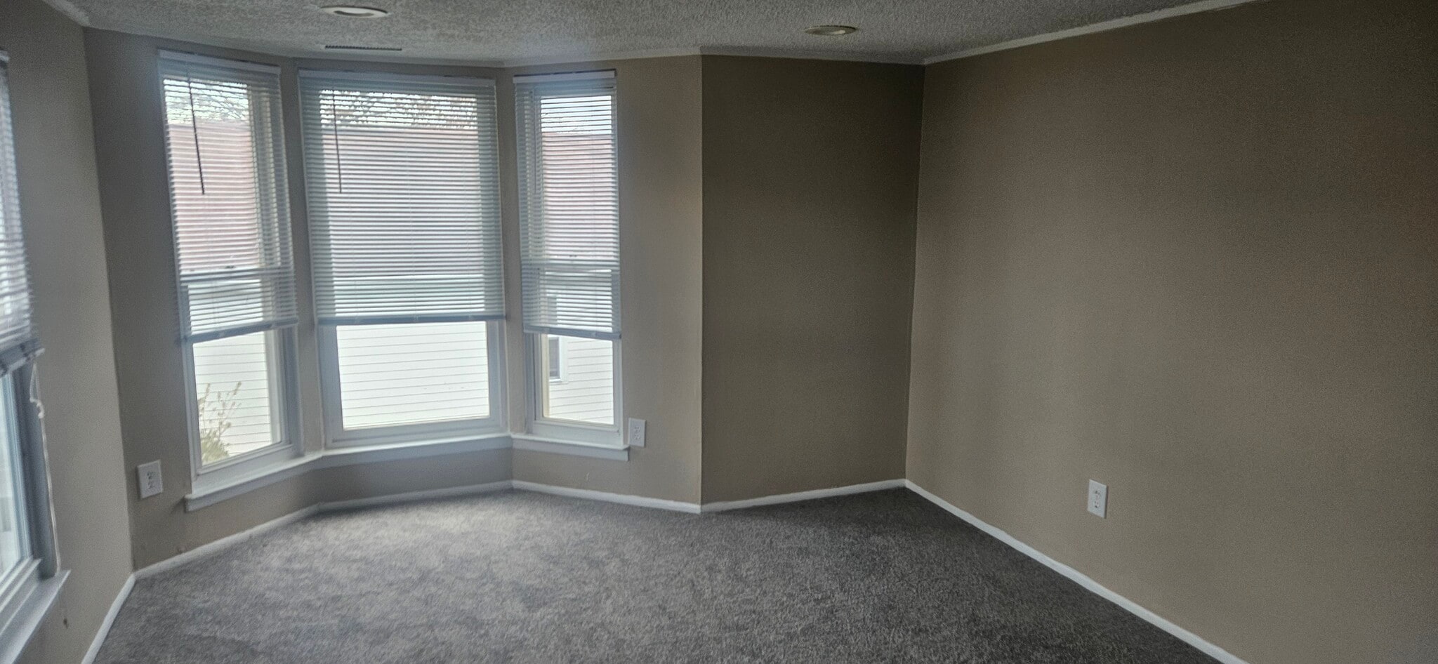 Building Photo - 225 Bay Ave