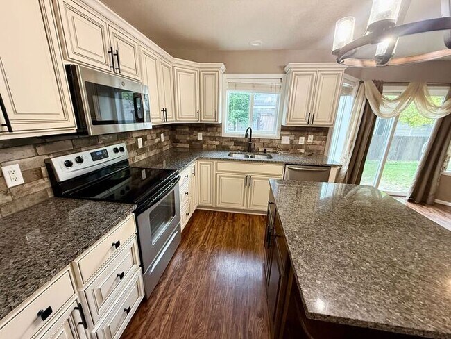 Building Photo - Stunning 4 bedroom/ 2.5 bath home with 2 car Attached Garage in Fort Collins, Colorado