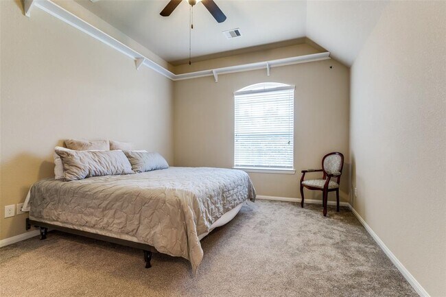 Building Photo - 15 Canoe Bend Dr