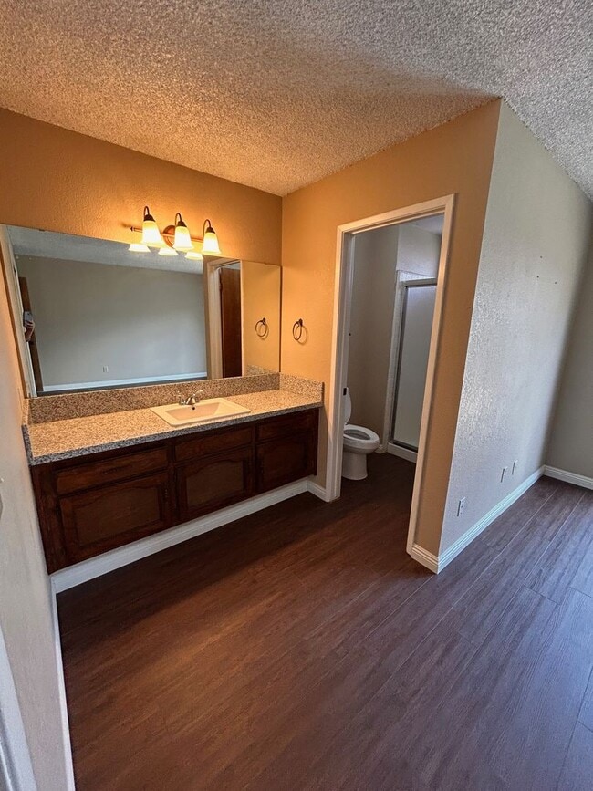 Building Photo - Cute home for rent in Tulare