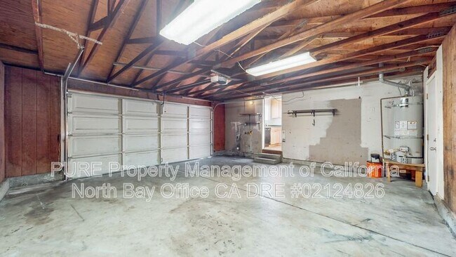 Building Photo - 1139 St Anthony Ln