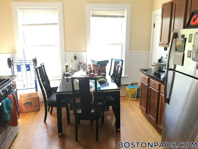 Building Photo - 256 Summer St