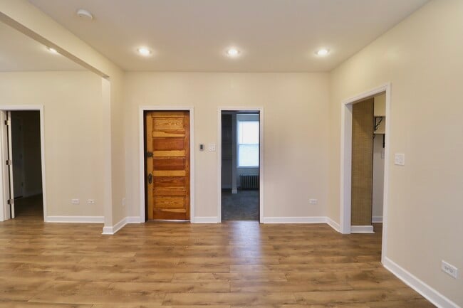 Building Photo - 3807 N Narragansett Ave