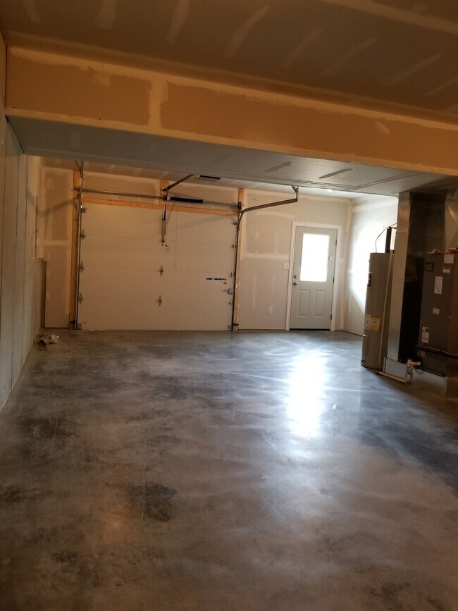Building Photo - GREAT 3 BED 2 BATH CONDO!!!