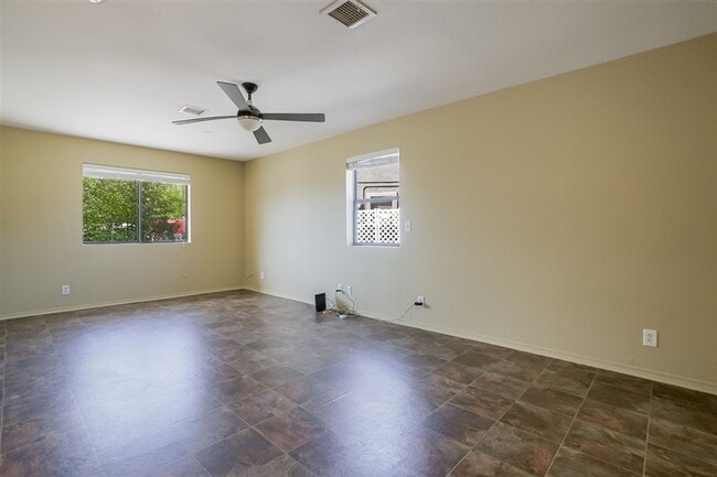 Building Photo - Home With 2 En-Suite Bedrooms in Prescott Valley