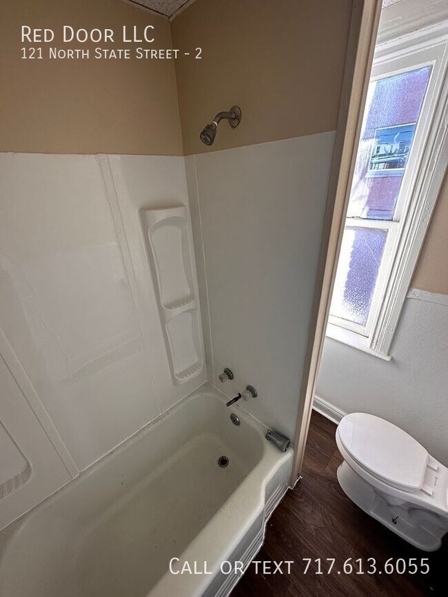 Building Photo - 121 N State St