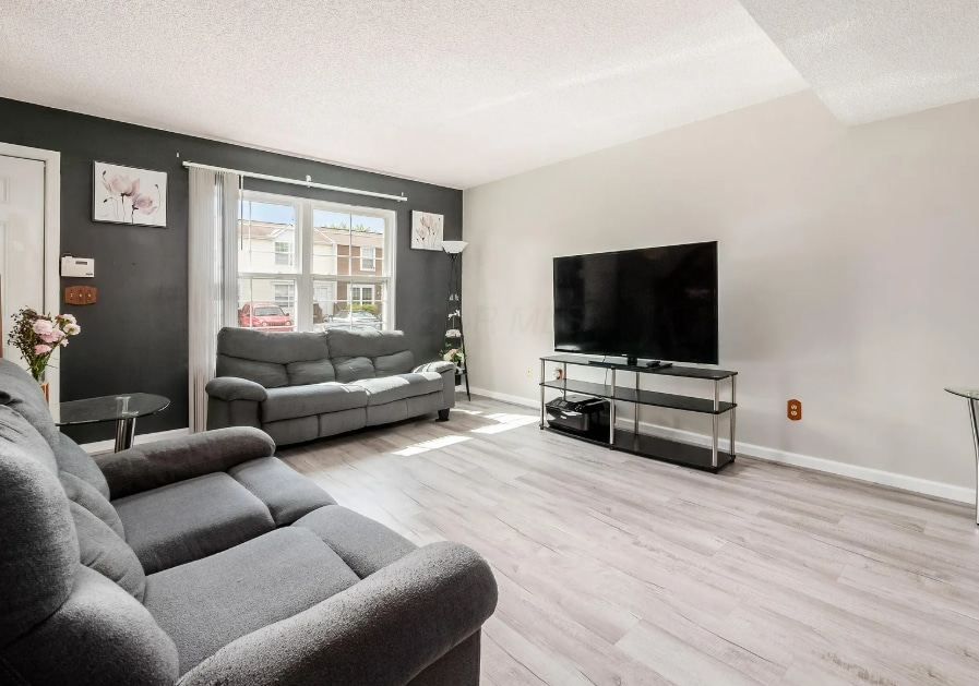 Building Photo - 4862 Stoneybrook Blvd