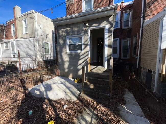 Building Photo - Beautiful 3 Bedroom Home