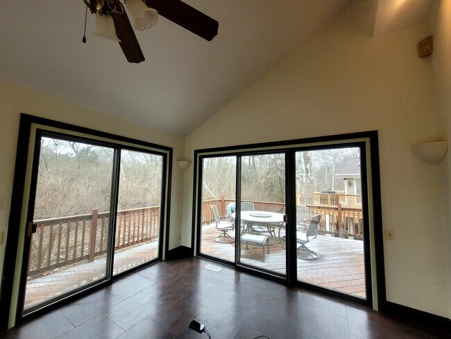 Building Photo - 1460 West Alex Bell Road