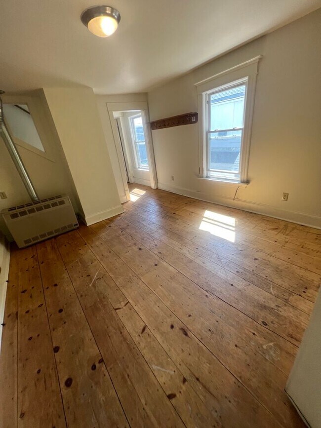 Building Photo - 52 Hickok Pl