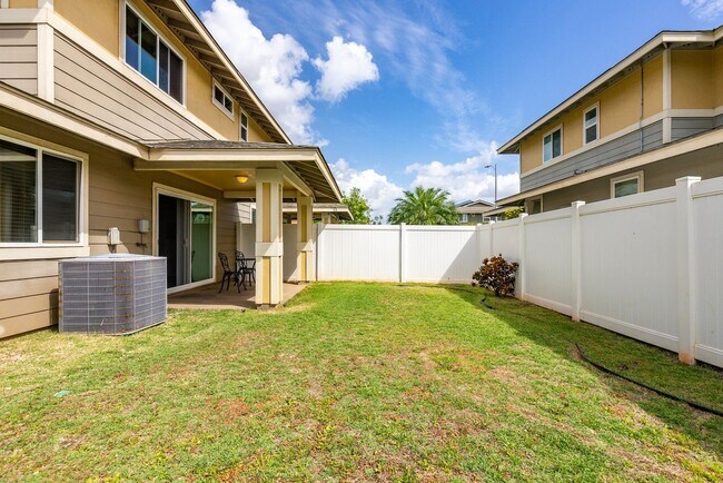 Building Photo - Welcome to this bright and inviting 3 bedroom