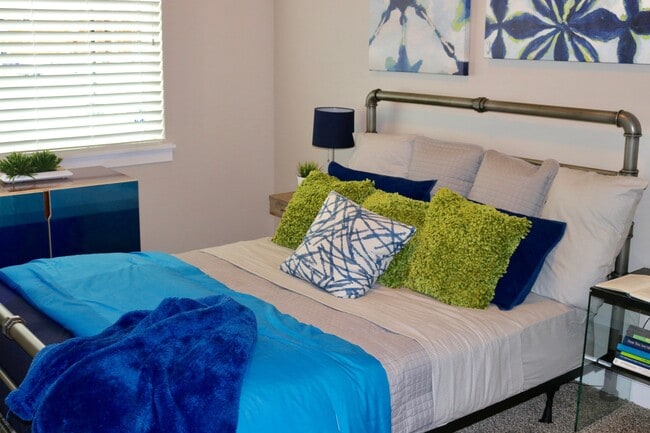 Building Photo - 556 E 250 N