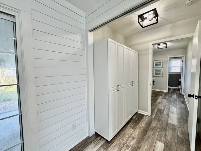 Building Photo - READY NOW!! Updated 5-Bedroom Home w/Fenced Backyard, Attached Garage  & Sunroom - Pet Friendly!