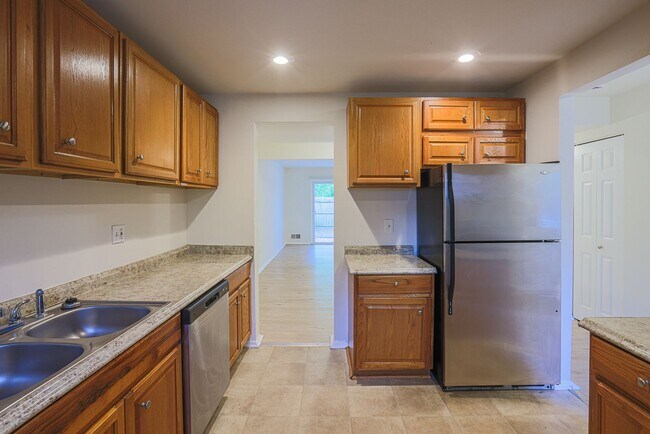 Building Photo - 25 Dorchester Ct