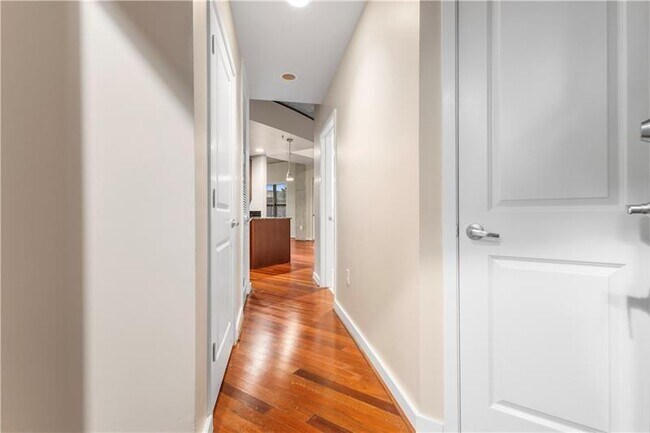 Building Photo - 250 Pharr Rd NE