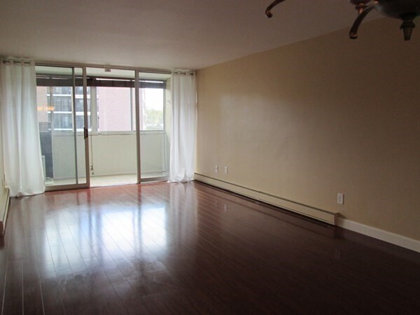 Building Photo - 53 Melrose St