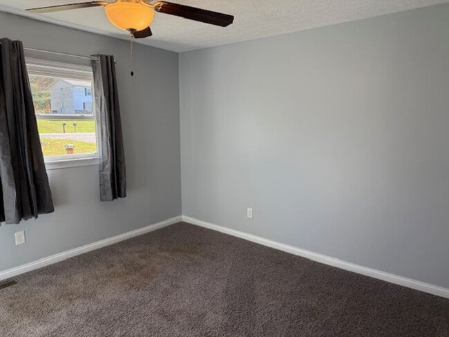 Building Photo - 316 Homeview Dr