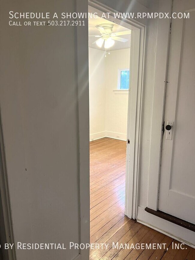 Building Photo - 214 NE Bryant St