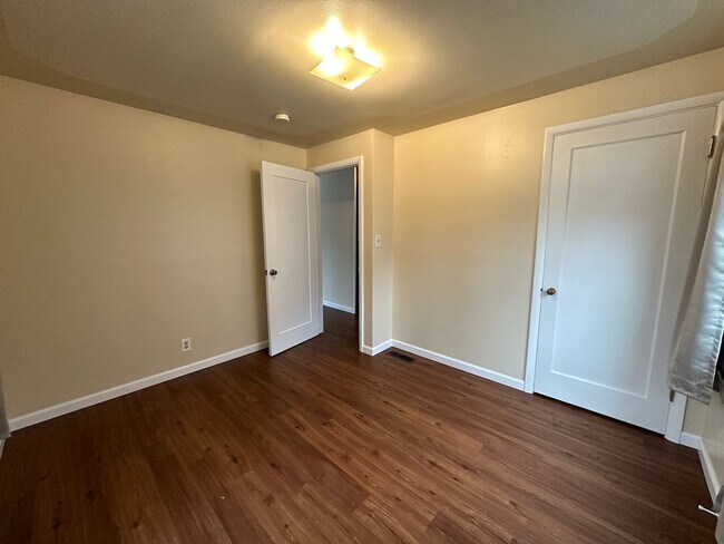 Building Photo - Cozy and Conveniently Located 2 Bed 1 Bath Spokane Home w/ Detached Garage & Heated Multipurpose ...