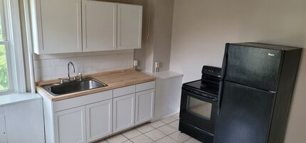 Building Photo - 1631 W Market St