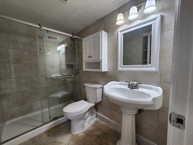 Building Photo - 310 Knotty Pine Cir