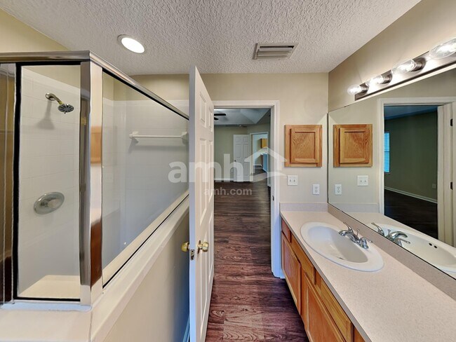 Building Photo - 734 Mackenzie Cir