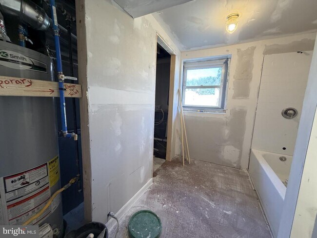 Building Photo - 322 W Nicholson Rd