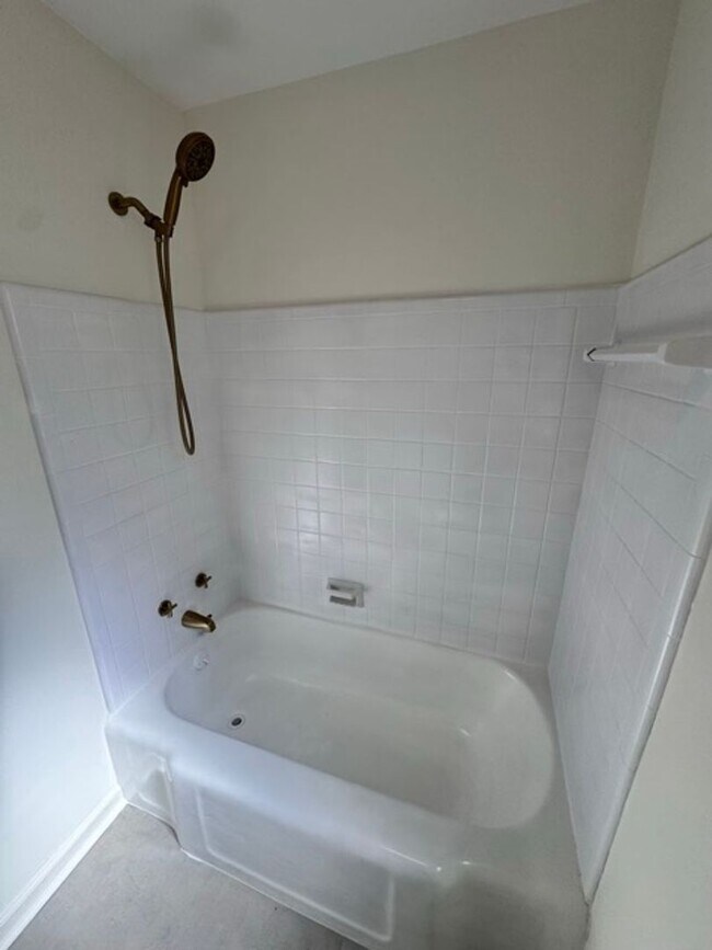 Building Photo - Immaculate, fully remodeled home in the hi...