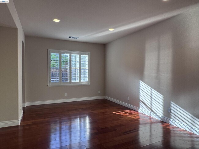 Building Photo - 7875 Kennard Ln