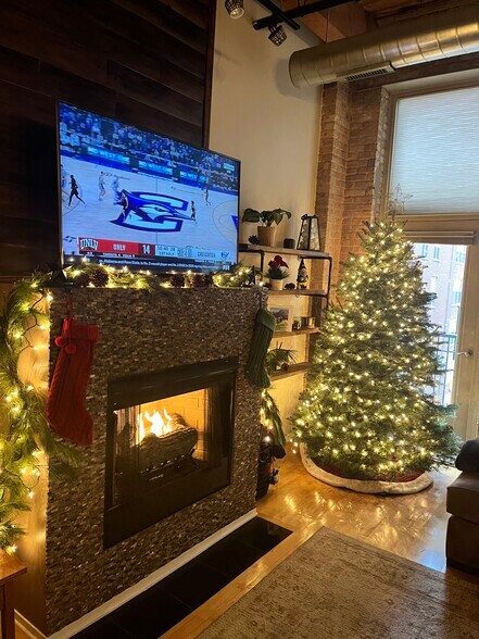 Building Photo - 1500 W Monroe St