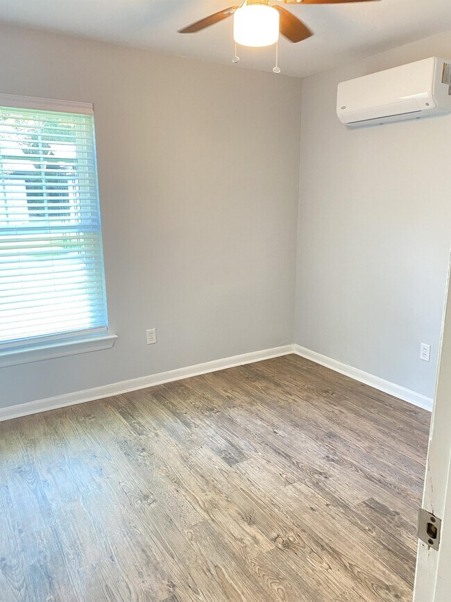 Building Photo - 18272 Sidney Ave