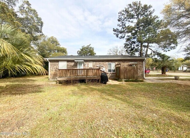 Building Photo - ***MOVE-IN SPECIAL*** $500 OFF OF YOUR FIR...