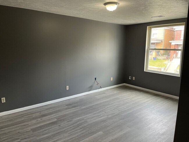 Building Photo - 208 McKinley St