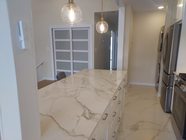 Building Photo - 239-70B Oak Park Dr