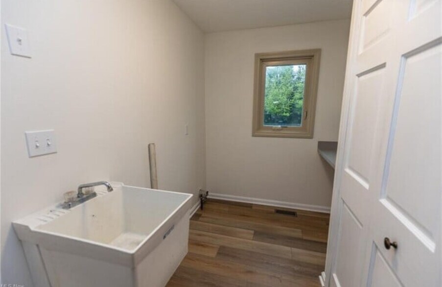 Building Photo - 17016 Greenwood Dr
