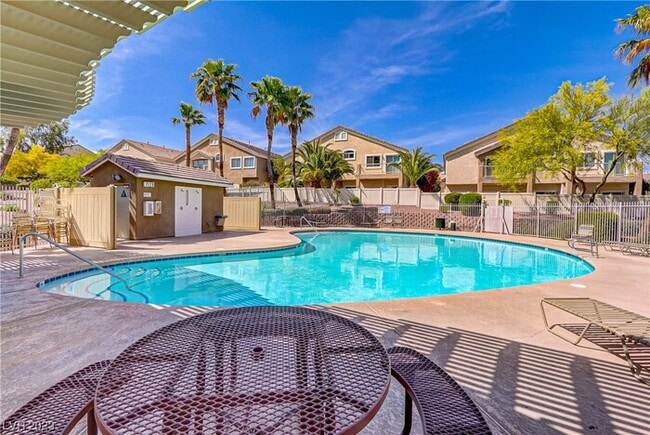 Building Photo - Gorgeous 3BR 2.5BA Townhome w/ Pool Access + Park + Private Backyard & Patio in Las Vegas