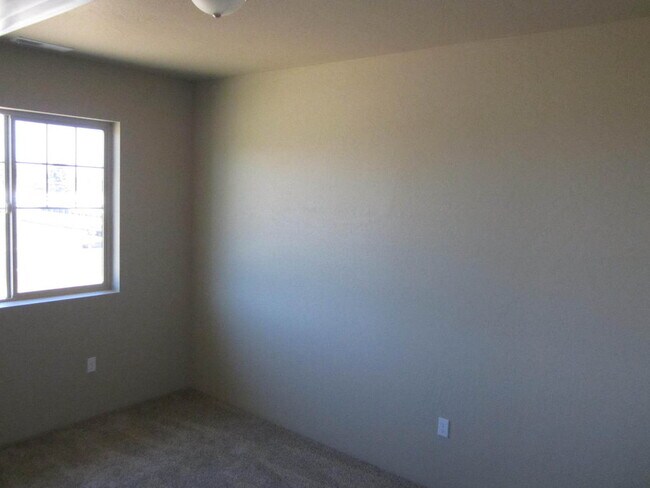 Building Photo - Charming 3 Story Town Home for Rent