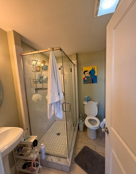 Building Photo - 128 Roxbury St