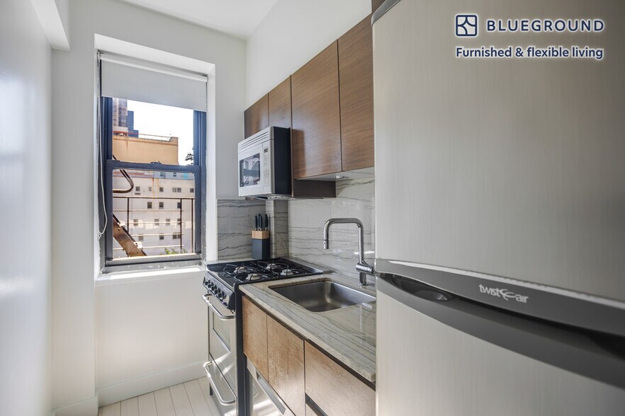 Building Photo - 252 E 61st St