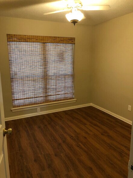 Building Photo - 22014 Shady Valley Dr