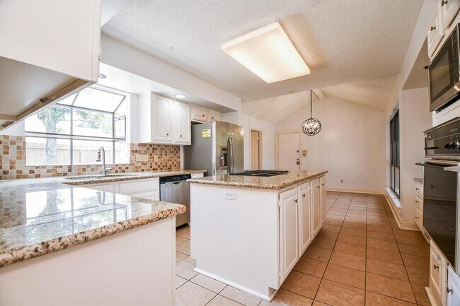 Building Photo - 13007 Waldemere Dr