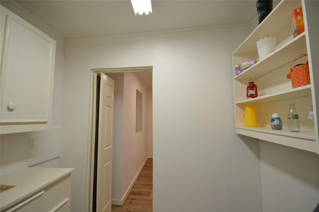 Building Photo - 5422 Kingfisher Dr