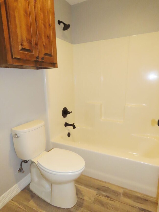 Building Photo - Stunning 4 Bedroom, 2 Bath Home in Lindale