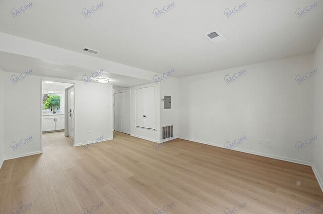 Building Photo - 822 Wildwood Ln