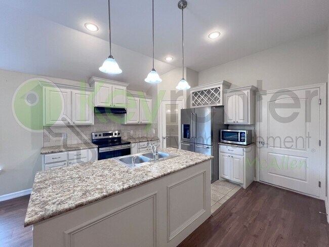 Building Photo - Beautiful 4bed/2bath home in Edinburg