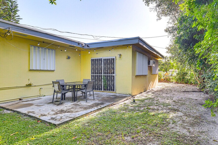 Building Photo - 3960 NW 189th Terrace