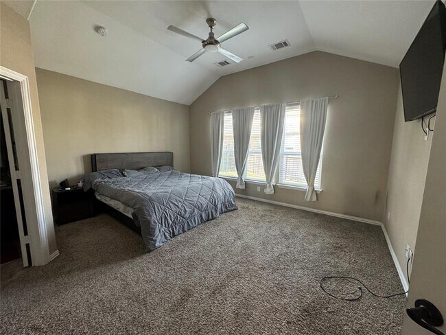 Building Photo - 273 Everglade Dr