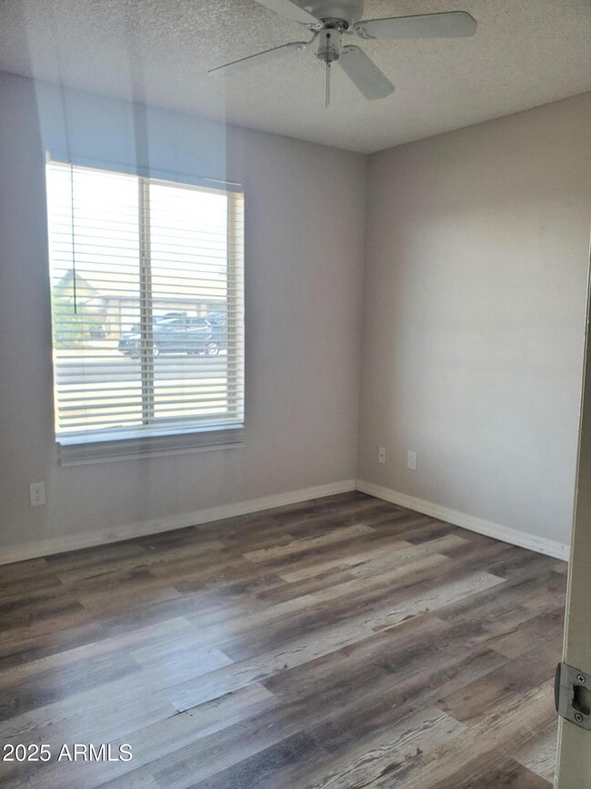 Building Photo - 1511 E Desert Dr