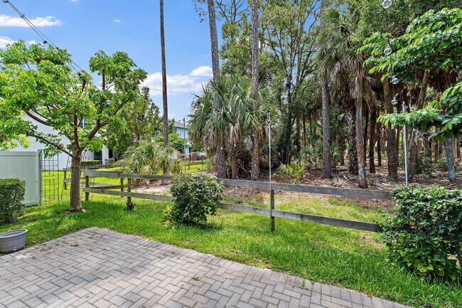 Building Photo - 6825 Pointe of Woods Dr