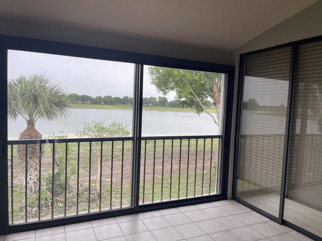 Building Photo - 10910 Lakemore Ln